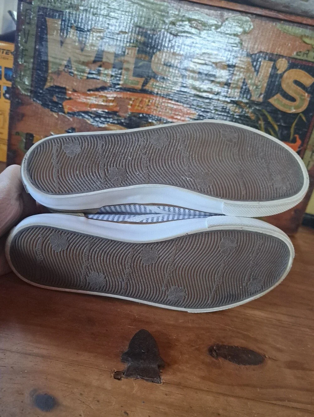 Tommy Bahama Womens Pinstriped Slip-On Shoes Size 6.5 Nautical Gray White Canvas